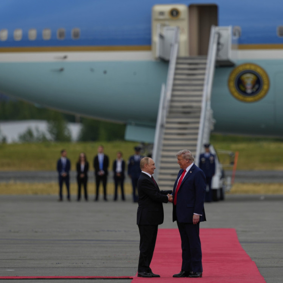 Ovo je promaklo svima na Aljasci: Putin doneo poseban i skup poklon za ovog Amerikanca FOTO/VIDEO