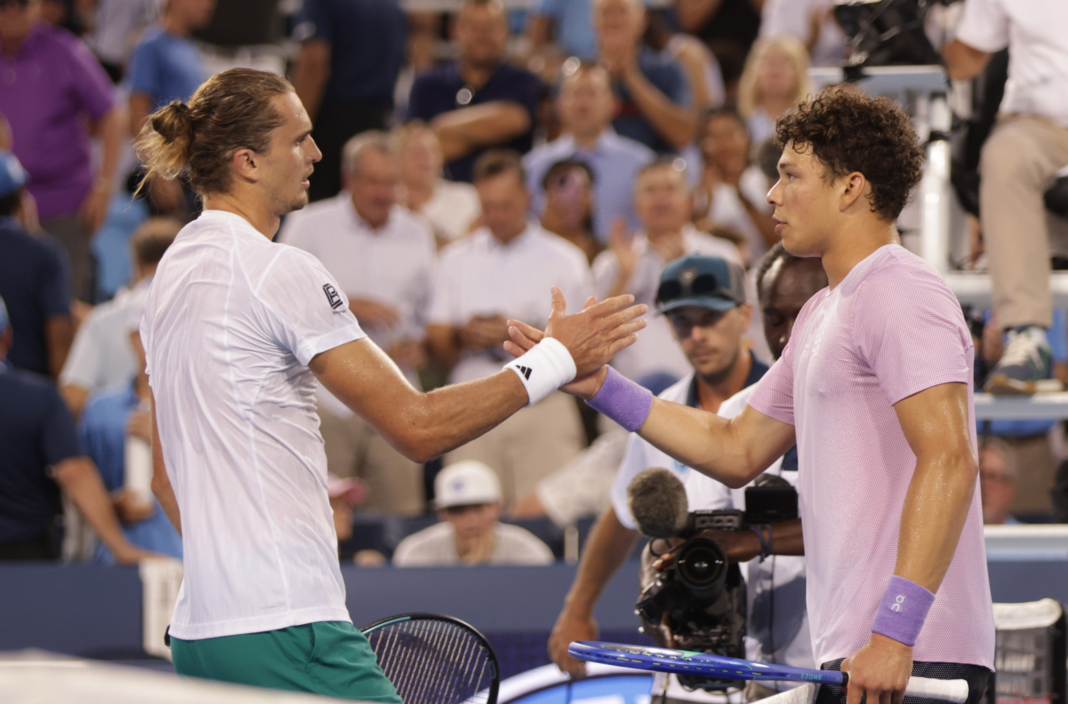 Bruka na domaćem terenu – Zverev "zgazio" Šeltona, sledi Alkaras! VIDEO