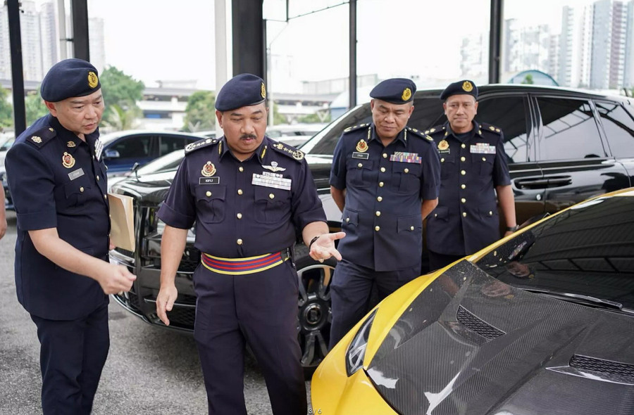 Vlasti zaplenile 258 skupocenih automobila: Luksuz da, ali pravila su ista za sve FOTO