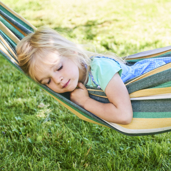 Kako da pomognete detetu da se naspava tokom vrućina? Probajte ova 4 trika
