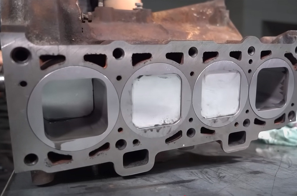 Ludilo u radionici: Rusi ubacili kvadratne klipove u Ladin motor VIDEO