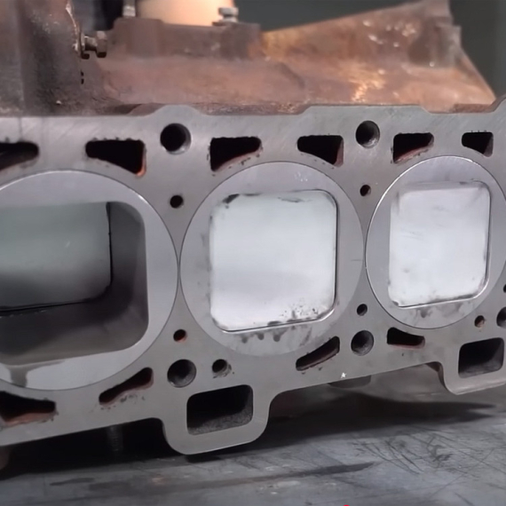 Ludilo u radionici: Rusi ubacili kvadratne klipove u Ladin motor VIDEO