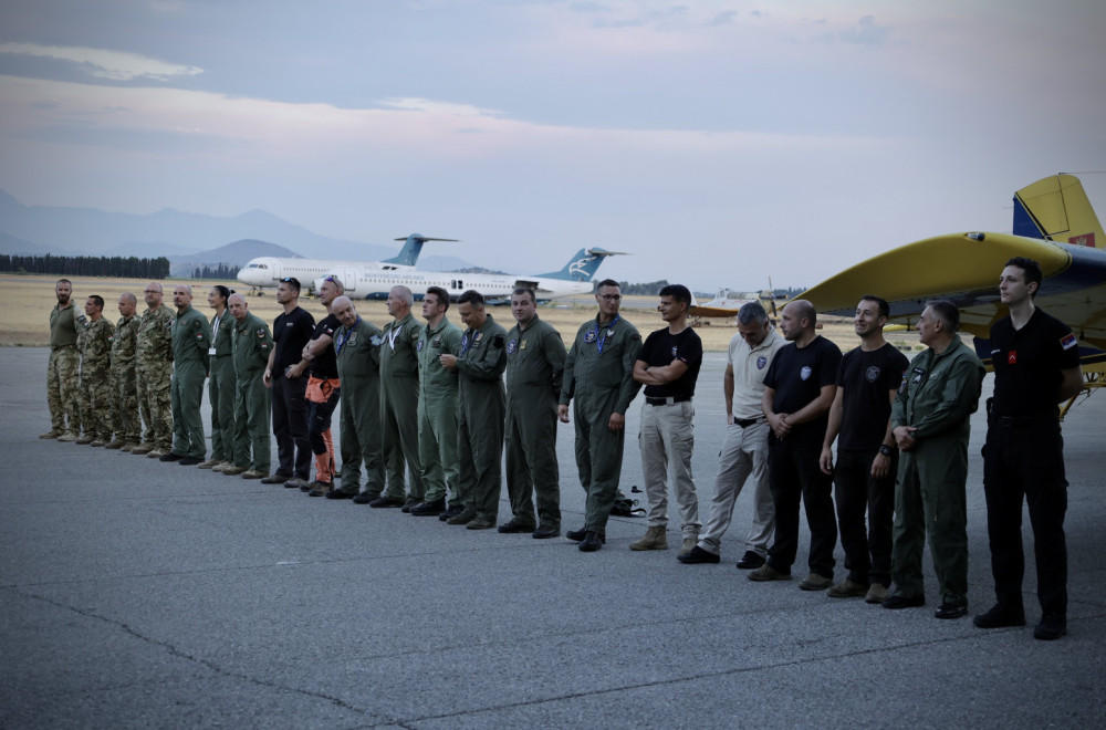 Ovo su heroji koji iz vazduha gase požare u Crnoj Gori FOTO