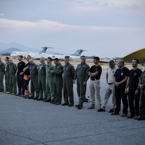 Ovo su heroji koji iz vazduha gase požare u Crnoj Gori FOTO