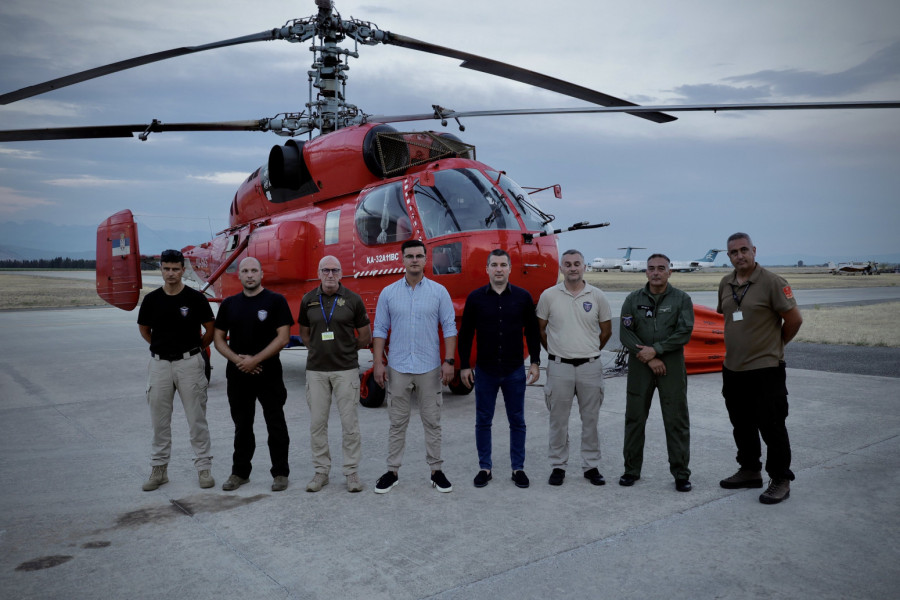 Ovo su heroji koji iz vazduha gase požare u Crnoj Gori FOTO