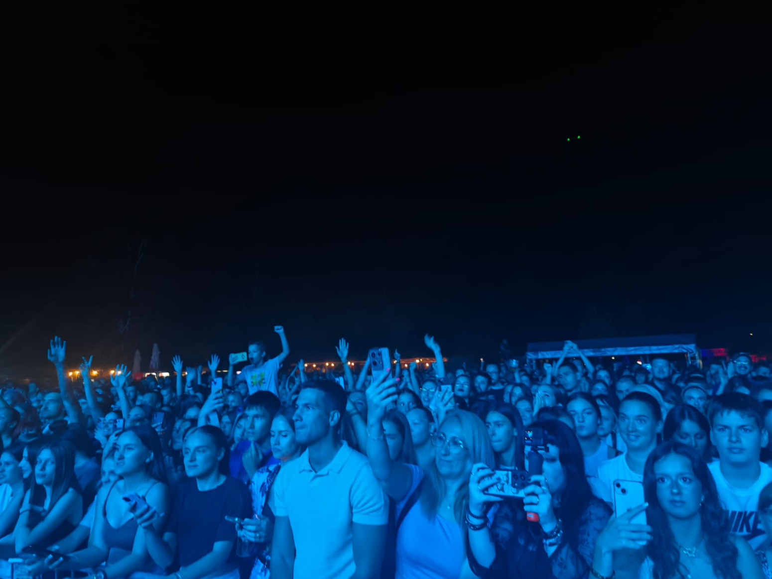 Senidah i Zoster zapalili publiku