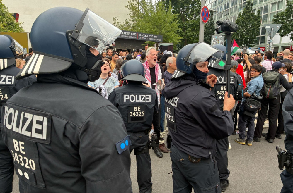 Ovako nemačka policija hapsi decu od 13 godina VIDEO