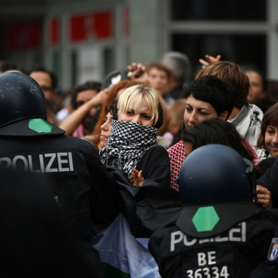 Kako je nemačka policija suzbijala proteste: Od hapšenja devojčice do pritiskanja uhapšenih kolenom po vratu