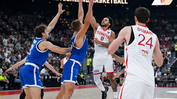 Turci prejaki za Češku