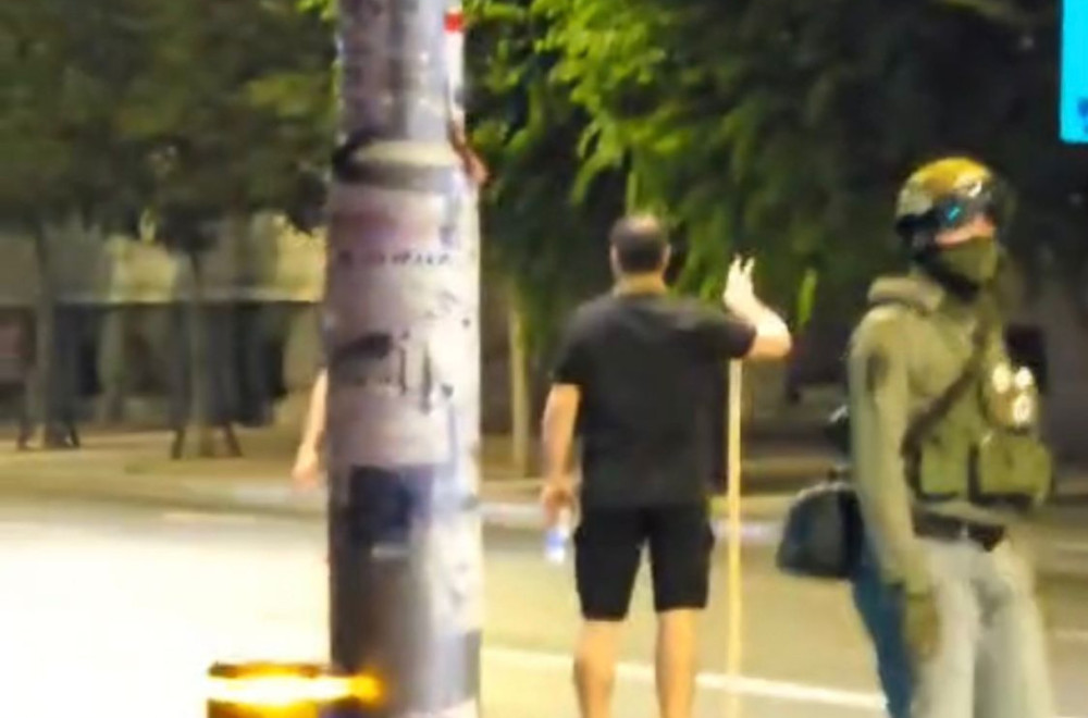 Blokaderi naoružani motkama; Spremaju najgore nasilje do sad FOTO/VIDEO