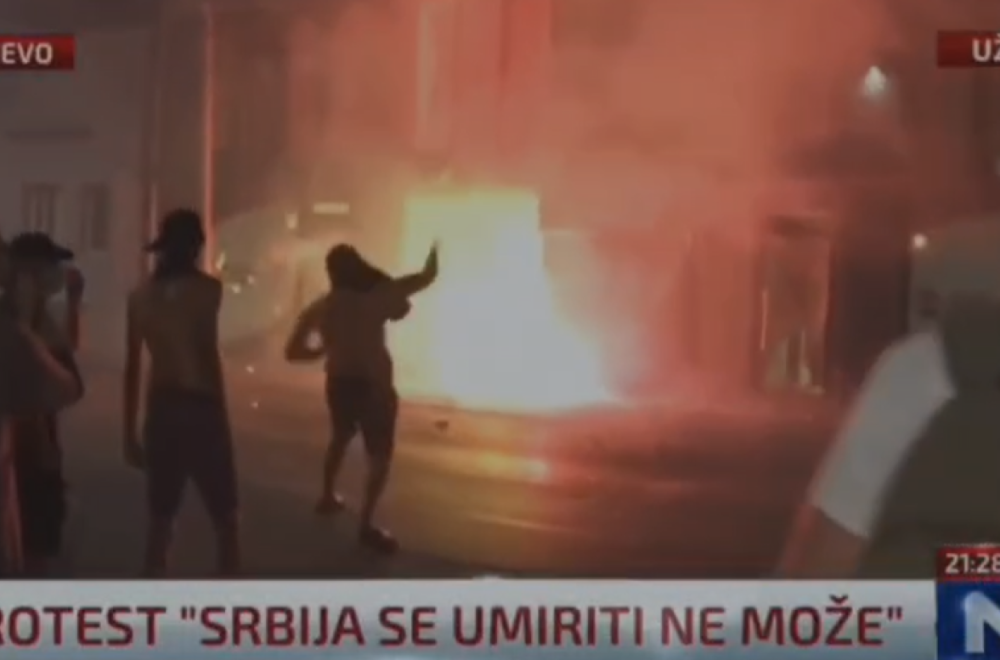 Kao u Odesi; Blokaderi zapalili stambenu zgradu Valjevu; Demolirana zgrada Tužilaštva VIDEO