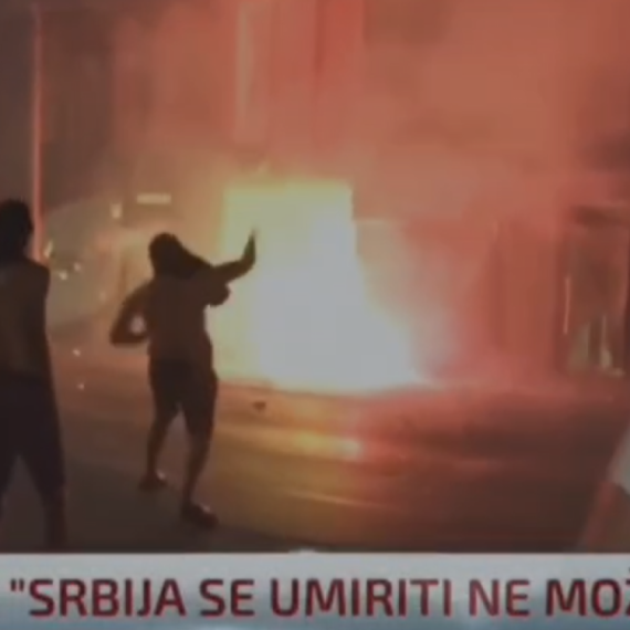 Kao u Odesi; Blokaderi zapalili stambenu zgradu Valjevu; Demolirana zgrada Tužilaštva VIDEO