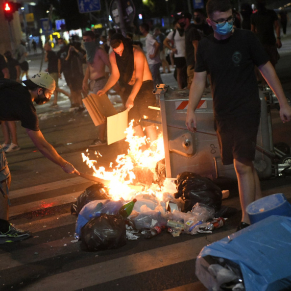 Uhapšen huligan zbog napada na policiju 14. i 15. avgusta u Beogradu; Više puta privođen zbog pretnji