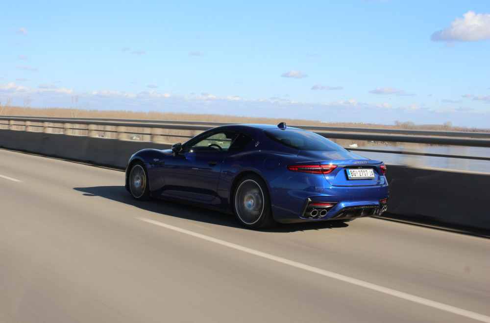 Test: Maserati GranTurismo Trofeo – Neptunova prevlast