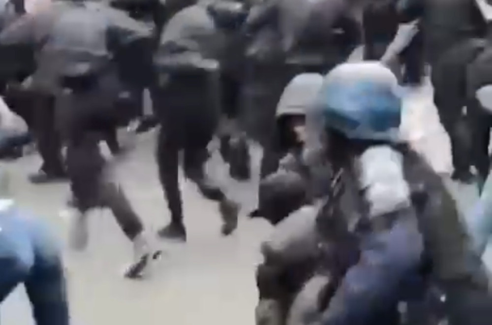 Kako se u Evropi policija odnosi prema demonstrantima? VIDEO