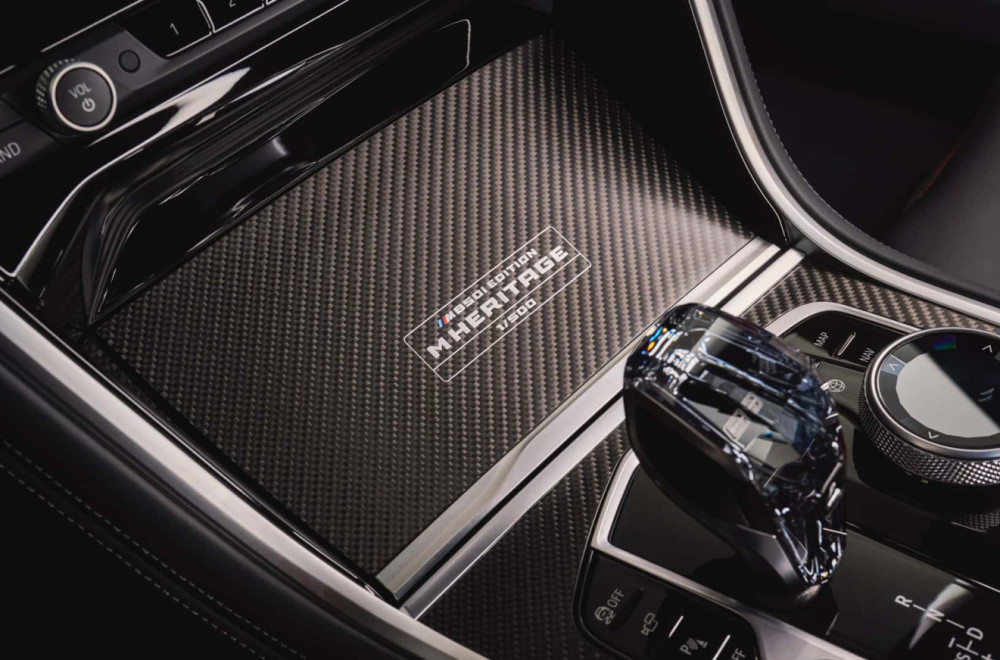 BMW se oprašta od Serije 8 limitiranom verzijom u kultnim bojama iz devedesetih FOTO