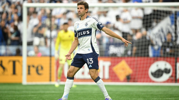 Tomas Miler posle 25 godina u dresu koji nije Bajernov FOTO/VIDEO