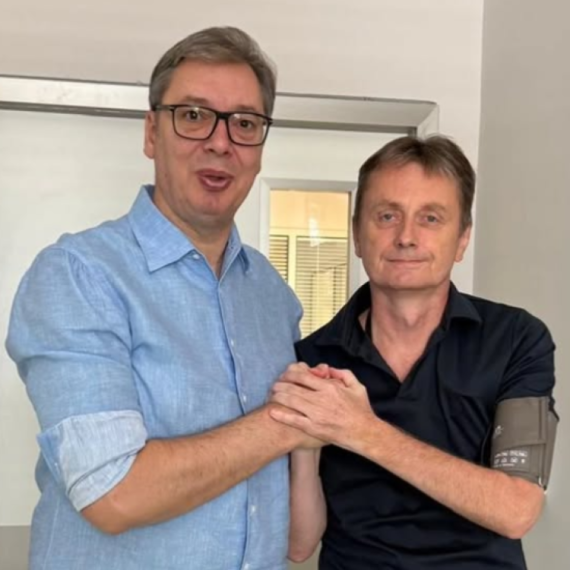 Vučić sa Glišićem: "Naš Darko upravo napušta bolnicu, za mesec dana vraća se redovnim dužnostima" FOTO