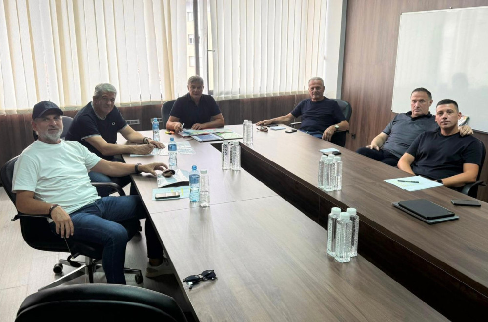 Piksi održao sastanak pred Letoniju i Englesku