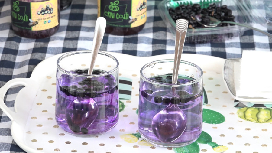 Crno zlato iz plastenika koje leči i rak: Jedini su u Srbiji koji ih uzgajaju FOTO