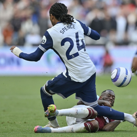 Totenhem sačuvao beka