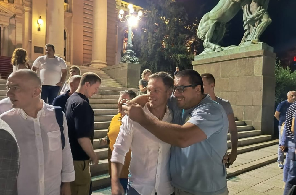 Ministri sa studentima u Pionirskom parku; Mali: Podrška ljudima koji žele normalnu zemlju FOTO