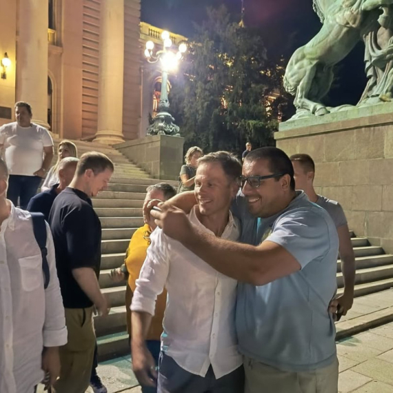 Ministri sa studentima u Pionirskom parku; Mali: Podrška ljudima koji žele normalnu zemlju FOTO