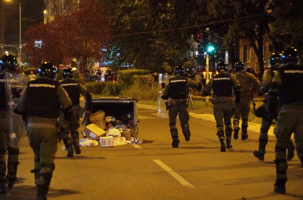 Dačić nakon nasilja blokadera: Brutalan napad na prostorije SNS-a i policiju; Do sada uhapšeno pet lica