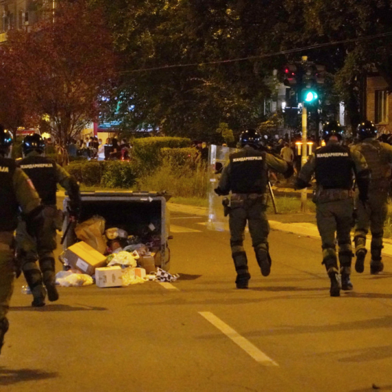 Dačić nakon nasilja blokadera: Brutalan napad na prostorije SNS-a i policiju; Do sada uhapšeno pet lica