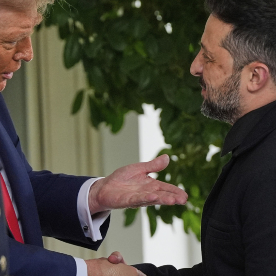 Zelenski i Tramp razmenili poklone: Volodimir ovakav dar nije ni sanjao