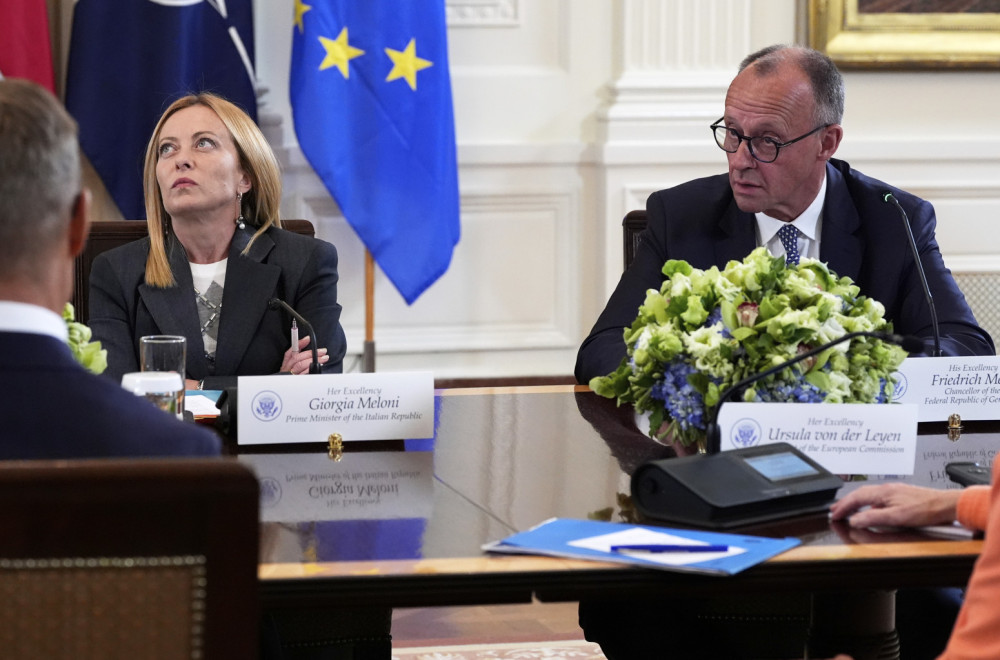 Šta to radi Đorđa Meloni? Evo zašto su svi u Beloj kući gledali u nju VIDEO