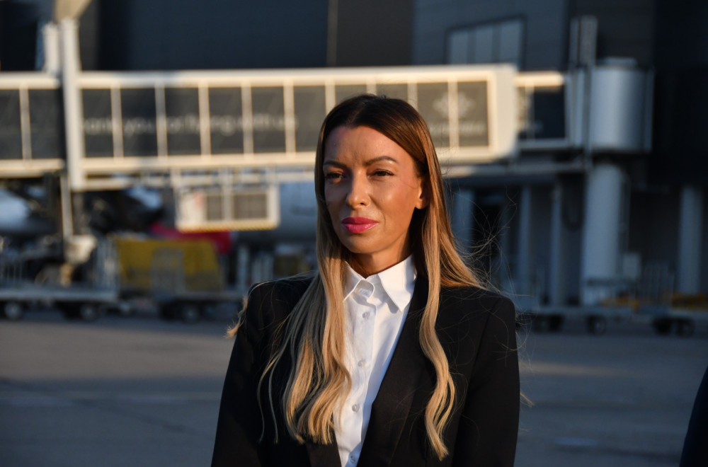 Mesarović ispred Narodne skupštine: Najjači smo kada smo zajedno, ujedinjeni u ljubavi prema Srbiji FOTO