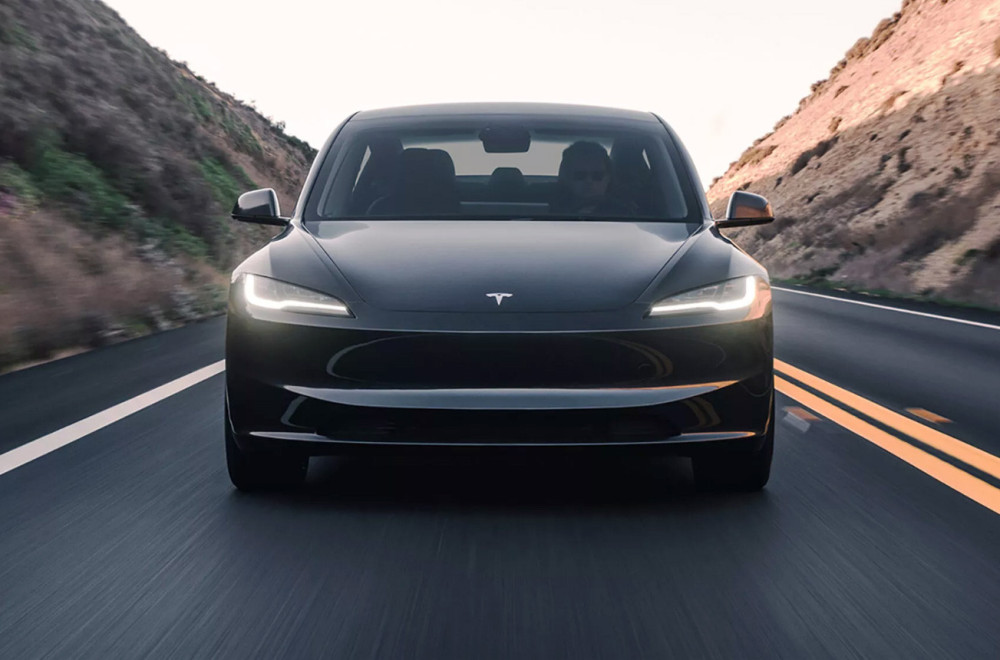 Tesla ukida jednokratno plaćanje autopilota i uvodi mesečnu pretplatu