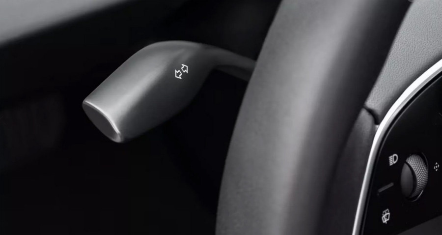 Nakon godina kritika, Tesla tiho vraća ručicu pokazivača pravca u Model 3 FOTO
