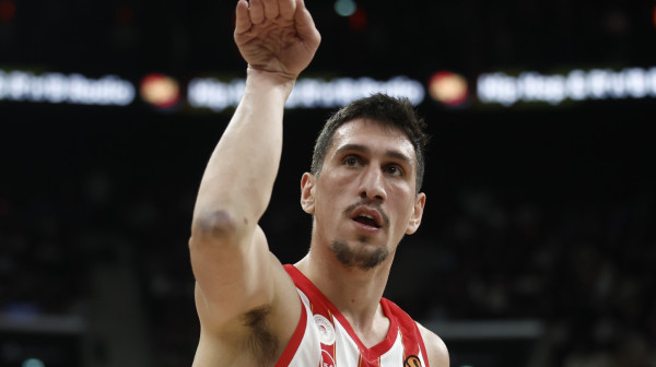 Olimpijakos ozvaničio: Larencakis ostaje! FOTO