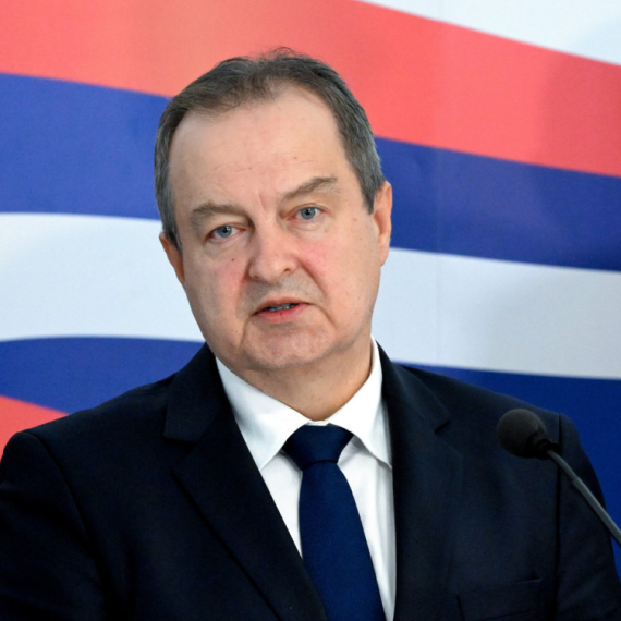 Dačić: 137 povređenih policajaca; Policija je učinila sve da zaštiti one koji im danas lome ruke, noge i glave