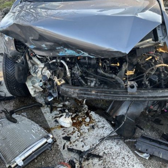 Teška saobraćajna nezgoda na "Milošu Velikom": Stvorila se kolona, vozači zaglavljeni