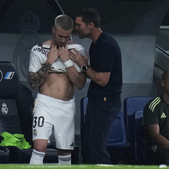 Mbape sa penala doneo trijumfalan debi Ćabiju Alonsu