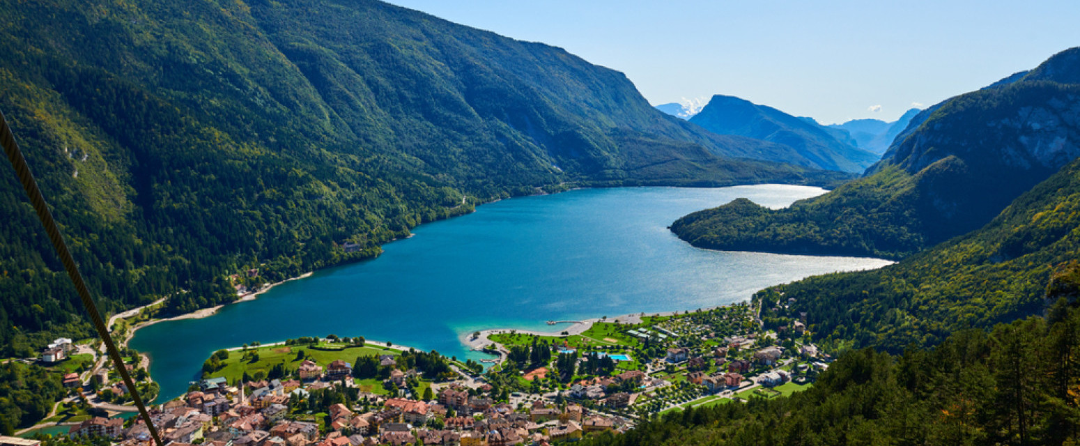 Proglašena najlepšom plažom Italije za 2025: Raj u srcu Dolomita koji oduzima dah FOTO