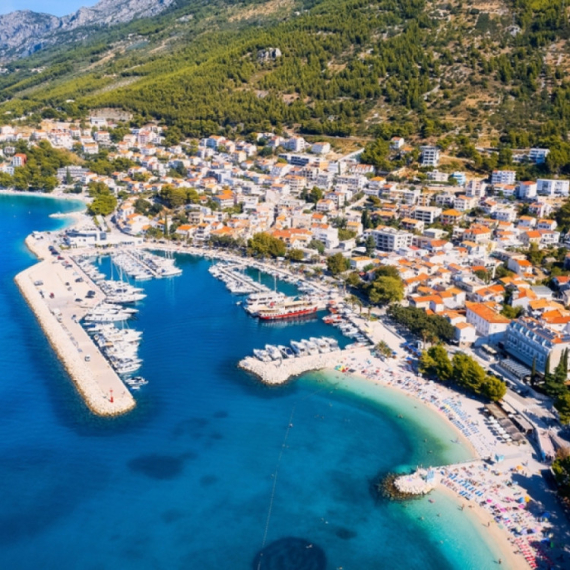 Plaža Nikolina očarala Evropu: Jadranski raj koje svi žele da posete FOTO