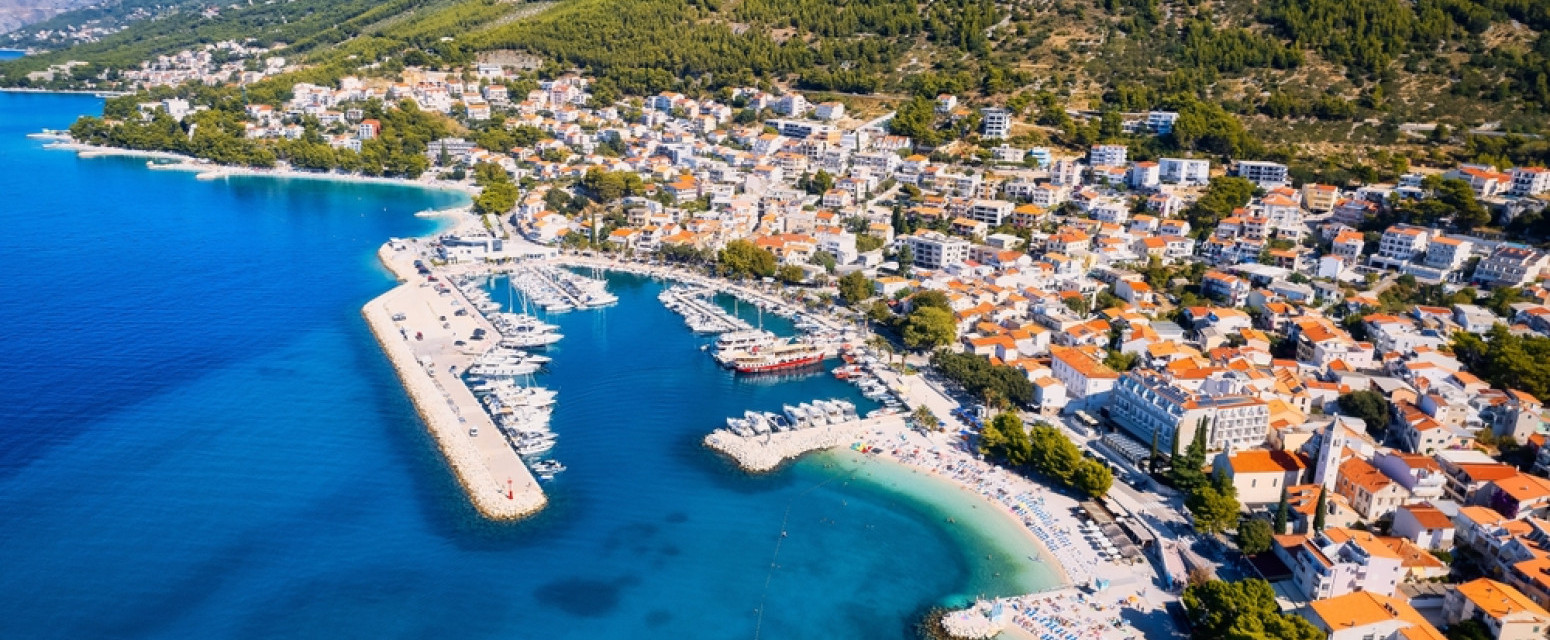 Plaža Nikolina očarala Evropu: Jadranski raj koje svi žele da posete FOTO