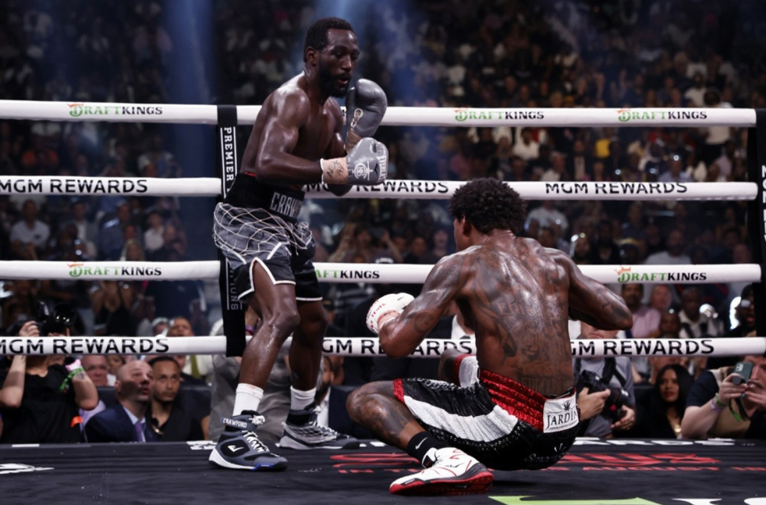 Kraford protiv Kanela juri nešto što niko nikada nije uradio: "Sudije mu neće dati pobedu" VIDEO