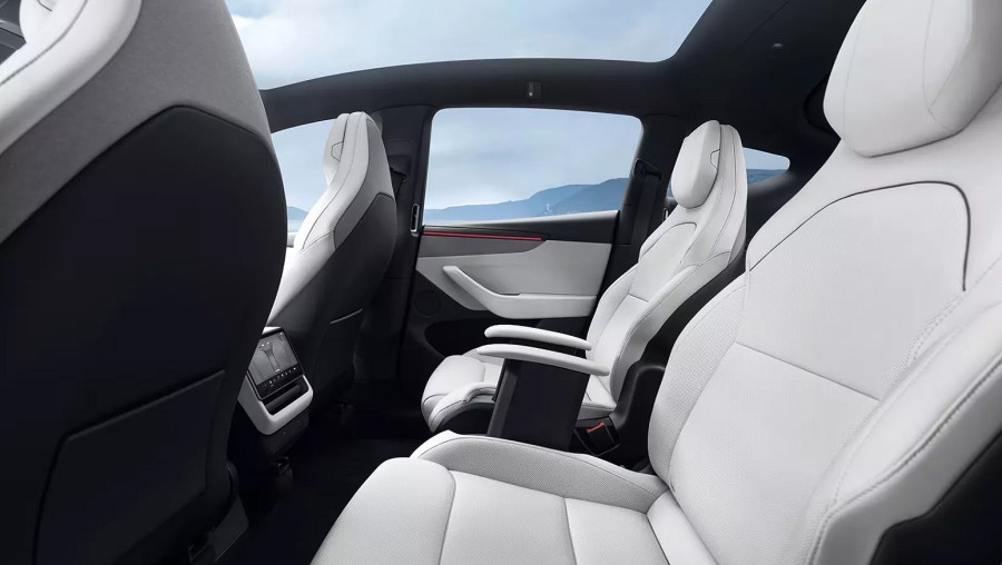 Tesla Model Y postaje duži i skuplji uz novu konfiguraciju sa šest sedišta FOTO