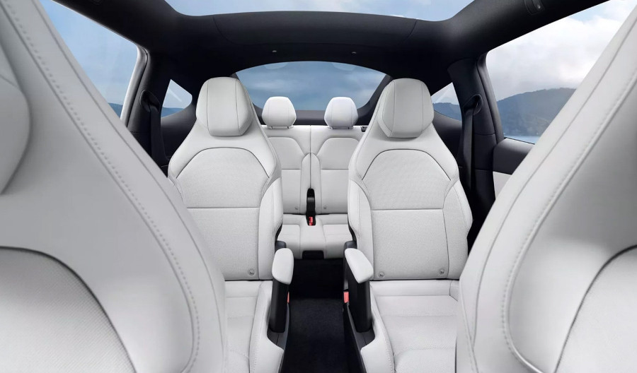 Tesla Model Y postaje duži i skuplji uz novu konfiguraciju sa šest sedišta FOTO