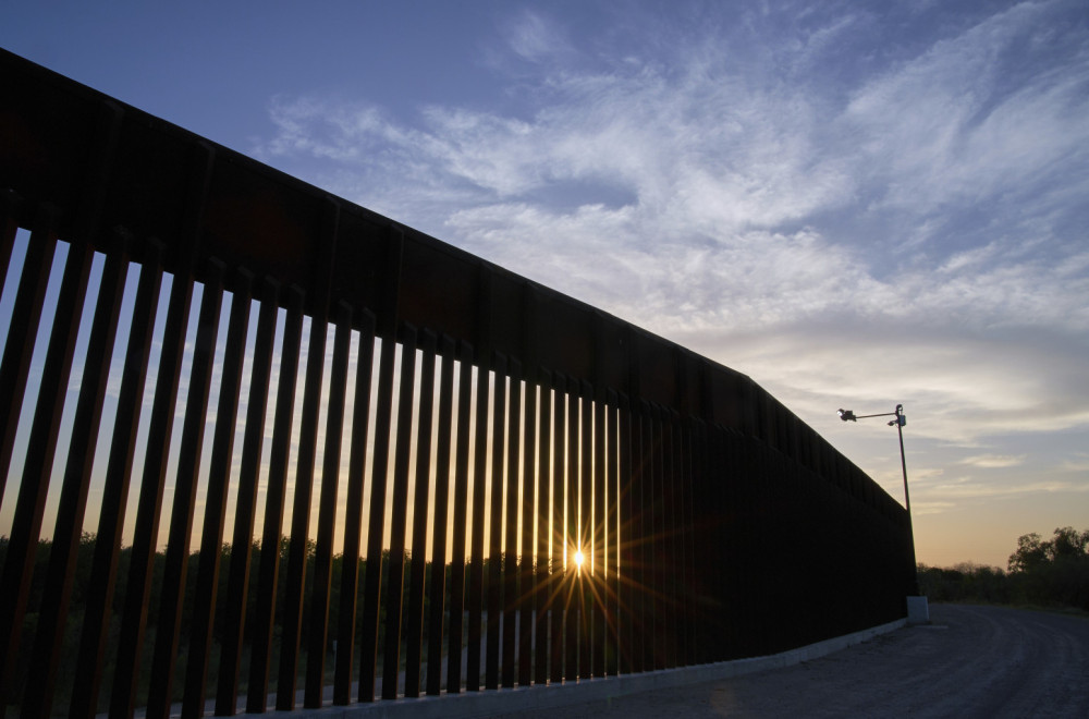 "Ajs barbika", deo zida, crna boja i Donald Tramp VIDEO