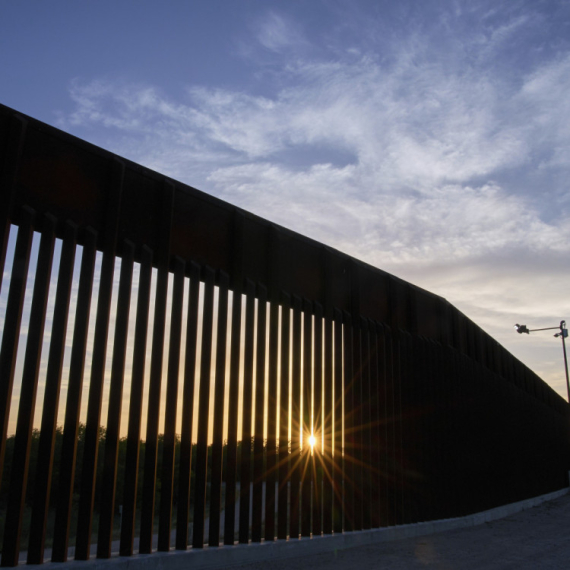 "Ajs barbika", deo zida, crna boja i Donald Tramp VIDEO