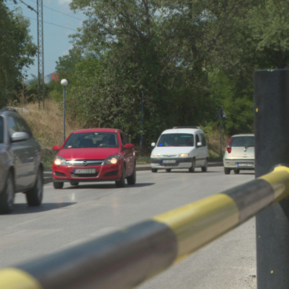 Kritična tačka u ulici, hitno potrebno rešenje: "Ako se ovako nastavi, biće žrtava" FOTO