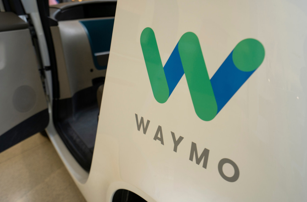 Mušterije masovno otkazuju ljudskim vozačima – svi hoće robotaksi