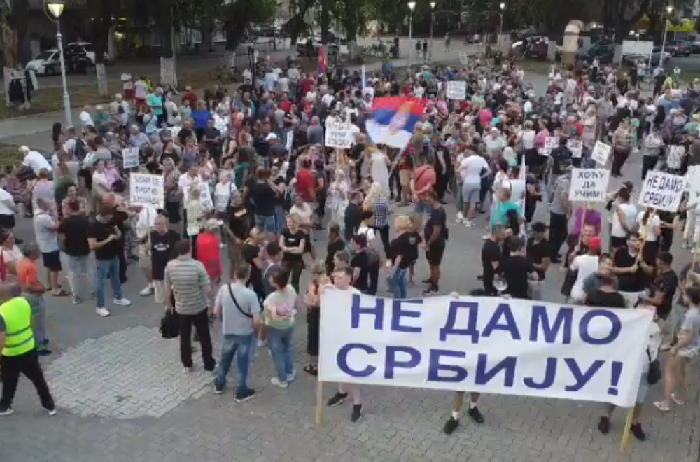 Pogledajte snimak dronom iz Odžaka: "Ne damo Srbiju" VIDEO