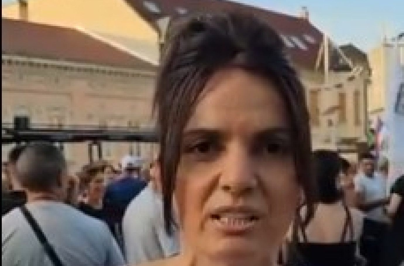 "Da se krećemo slobodno i da nemamo strah od svega što se dešava"; Narod ustao u Sremskoj Mitrovici VIDEO